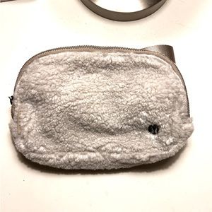 NWT Lululemon Everywhere Belt Bag